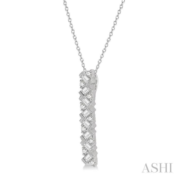 1/2 Ctw Zigzag Baguette and Round Cut Diamond Bar Pendant With Chain in 14K White Gold 1/2 Ctw Zigzag Baguette and Round Cut Diamond Bar Pendant With Chain in 14K White Gold