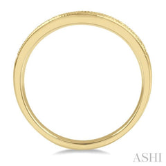 1/4 Ctw Curved Center Milgrain Border Round Cut Diamond Wedding Band in 14K Yellow Gold 1/4 Ctw Curved Center Milgrain Border Round Cut Diamond Wedding Band in 14K Yellow Gold