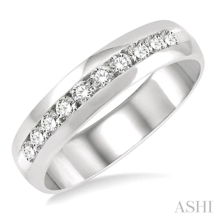 1/2 Ctw Niched Center Round Cut Diamond Men's Wedding Band in 14K White Gold 1/2 Ctw Niched Center Round Cut Diamond Men's Wedding Band in 14K White Gold