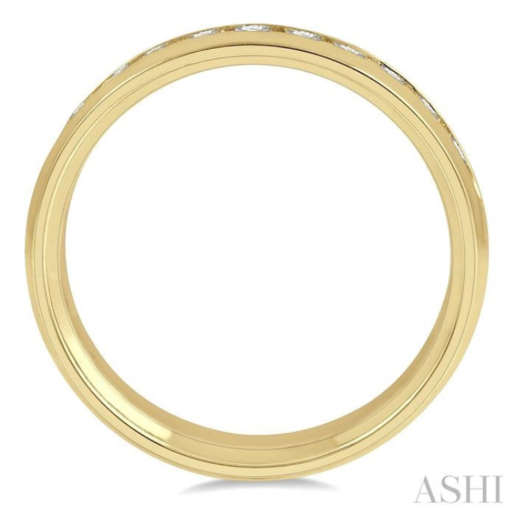 1/2 Ctw Niched Center Round Cut Diamond Men's Wedding Band in 14K Yellow Gold 1/2 Ctw Niched Center Round Cut Diamond Men's Wedding Band in 14K Yellow Gold