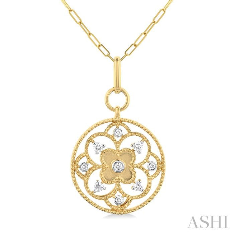 1/4 Ctw Circle Floral Carving Round Cut Diamond Fashion Pendant With Paperclip Chain in 14K Yellow Gold 1/4 Ctw Circle Floral Carving Round Cut Diamond Fashion Pendant With Paperclip Chain in 14K Yellow Gold