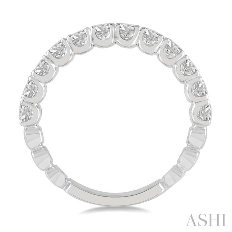 1 Ctw Round Cut Diamond Wedding Band in Platinum