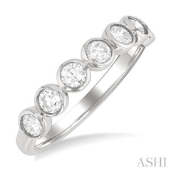 .70CTRDDM ROUND BEZEL SET BAND WG14K-G*