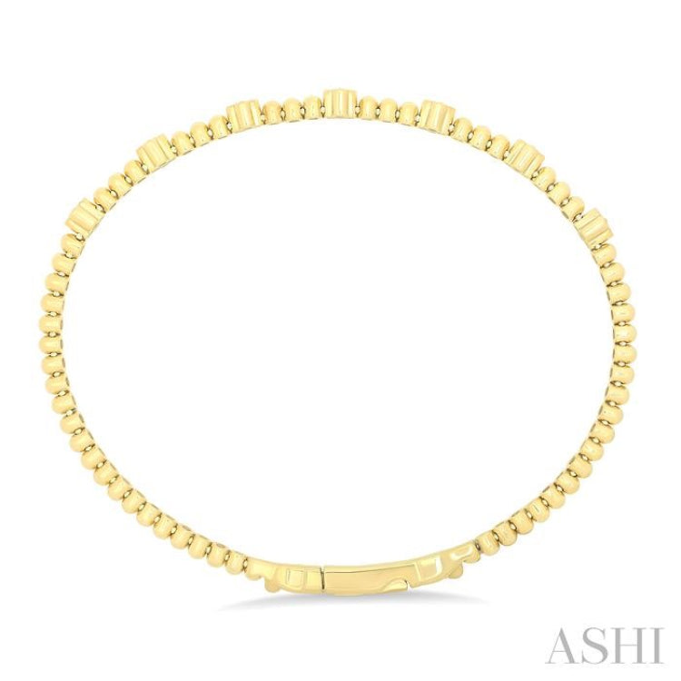 1/6 Ctw Round Cut Diamond Clover Bead Fashion Bangle in 10K Yellow Gold