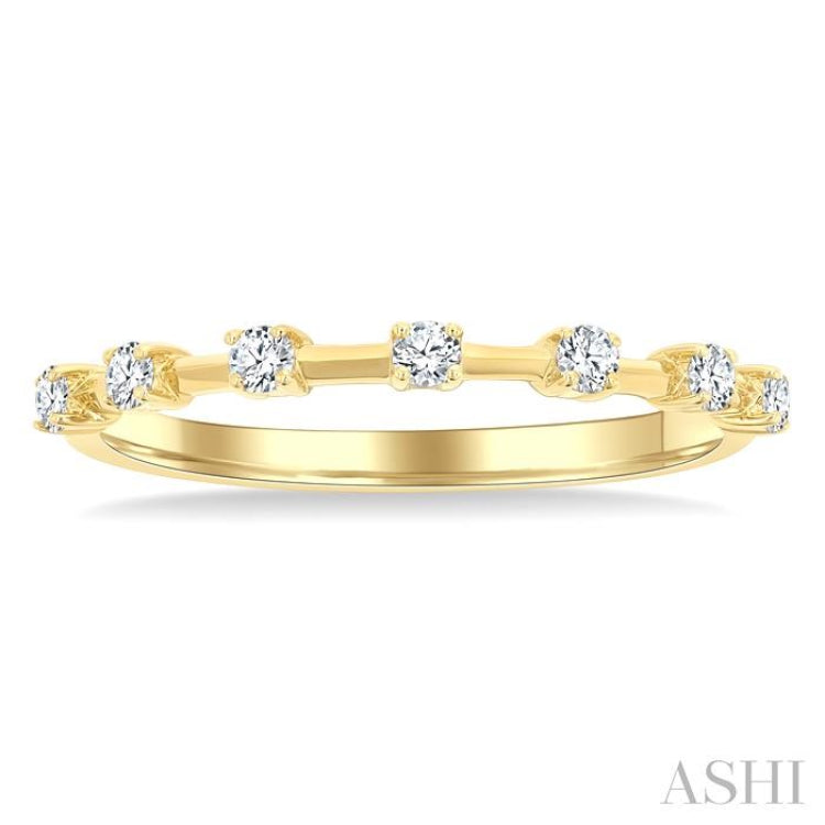 1/5 Ctw Round Cut Diamond Fashion Band in 10K Yellow Gold