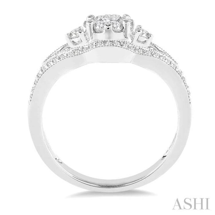 1/2 Ctw Round Cut Diamond Lovebright Ring in 14K White Gold