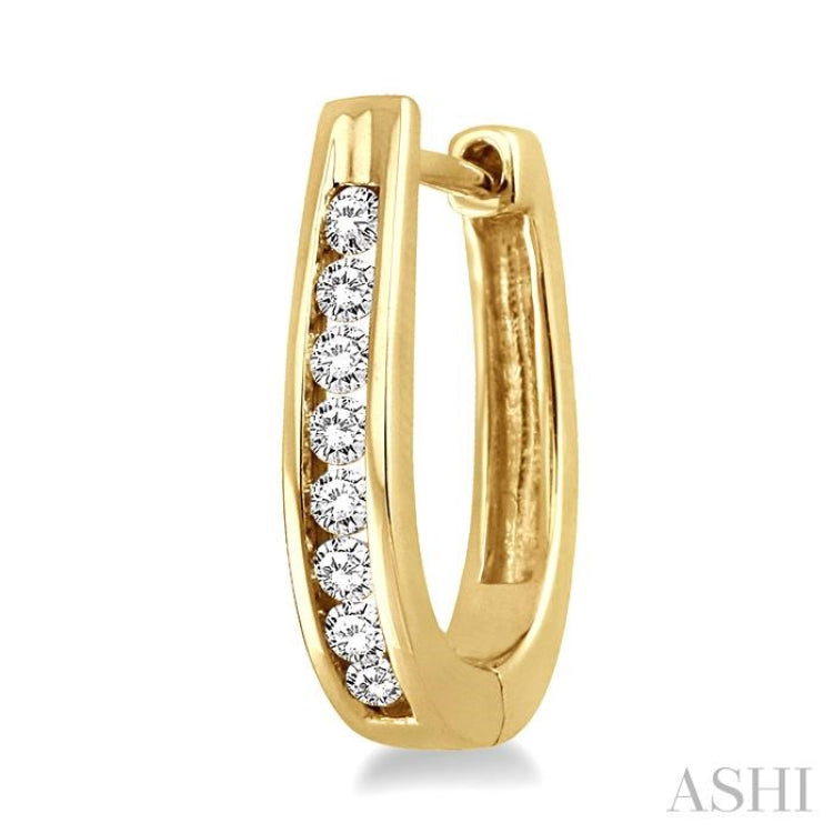1/4 Ctw Round Cut Diamond Hoop Earrings in 14K Yellow Gold