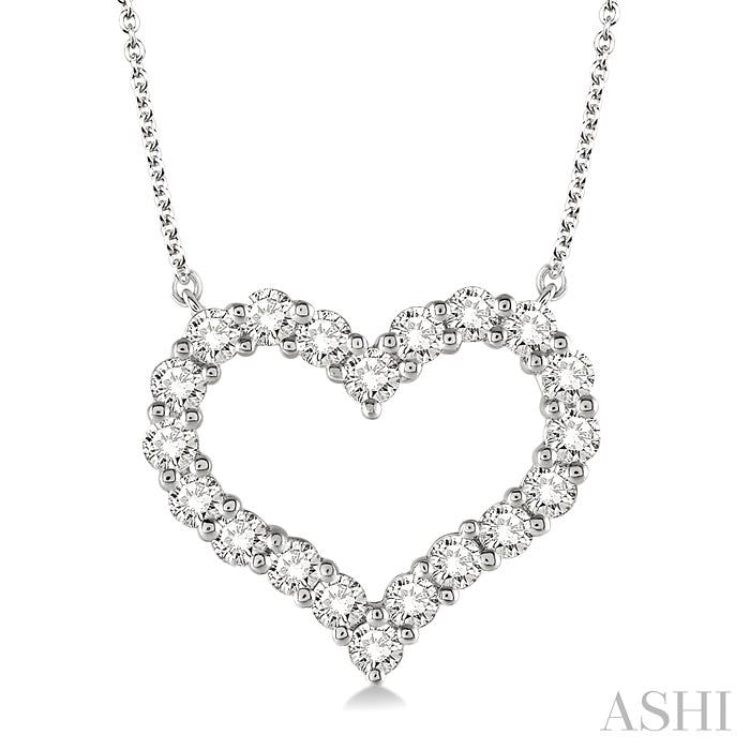 3/4 Ctw Round Cut Diamond Heart Pendant With Chain in 14K white Gold