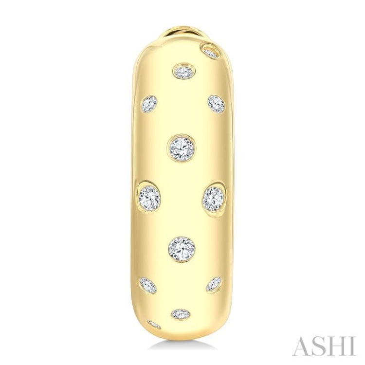 1/4 Ctw Mosaic Flush Set Round Cut Diamond Fashion Hoop Earrings in 10K Yellow Gold