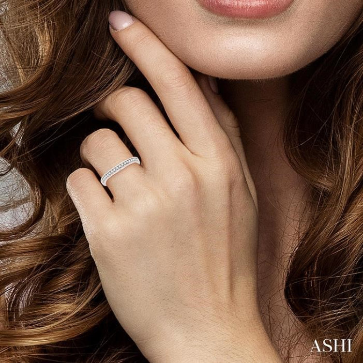 1/4 ctw Round Cut Diamond Wedding Band in 14K White Gold