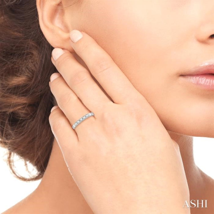 1/4 Ctw 5 Stone Round Cut Diamond Wedding Band in 14K White Gold