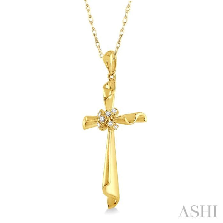 1/20 ctw Round Cut Diamond Pendant in 14K Yellow Gold with Chain