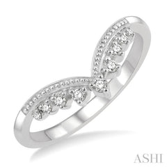 1/10 Ctw Chevron Round Cut Diamond Highlighted Wedding Ring in 14K White Gold