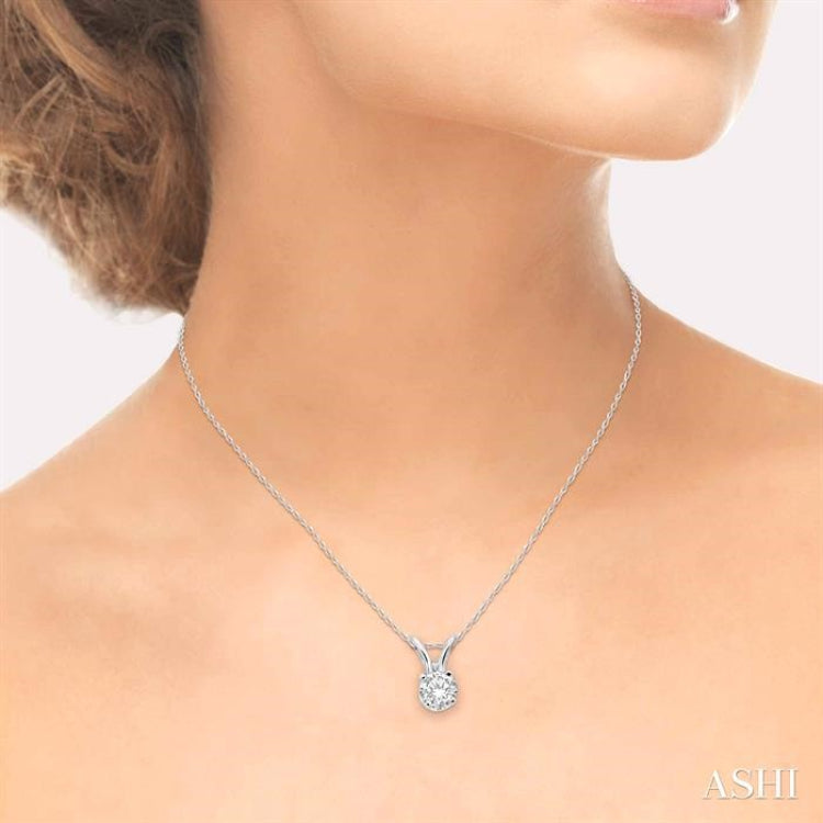 1/6 Ctw Round Cut Diamond Solitaire Pendant in 14K White Gold with Chain